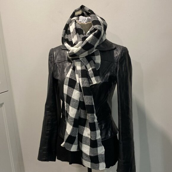 Uniqlo Black and White Plaid Scarf 76x29 - Picture 5 of 7